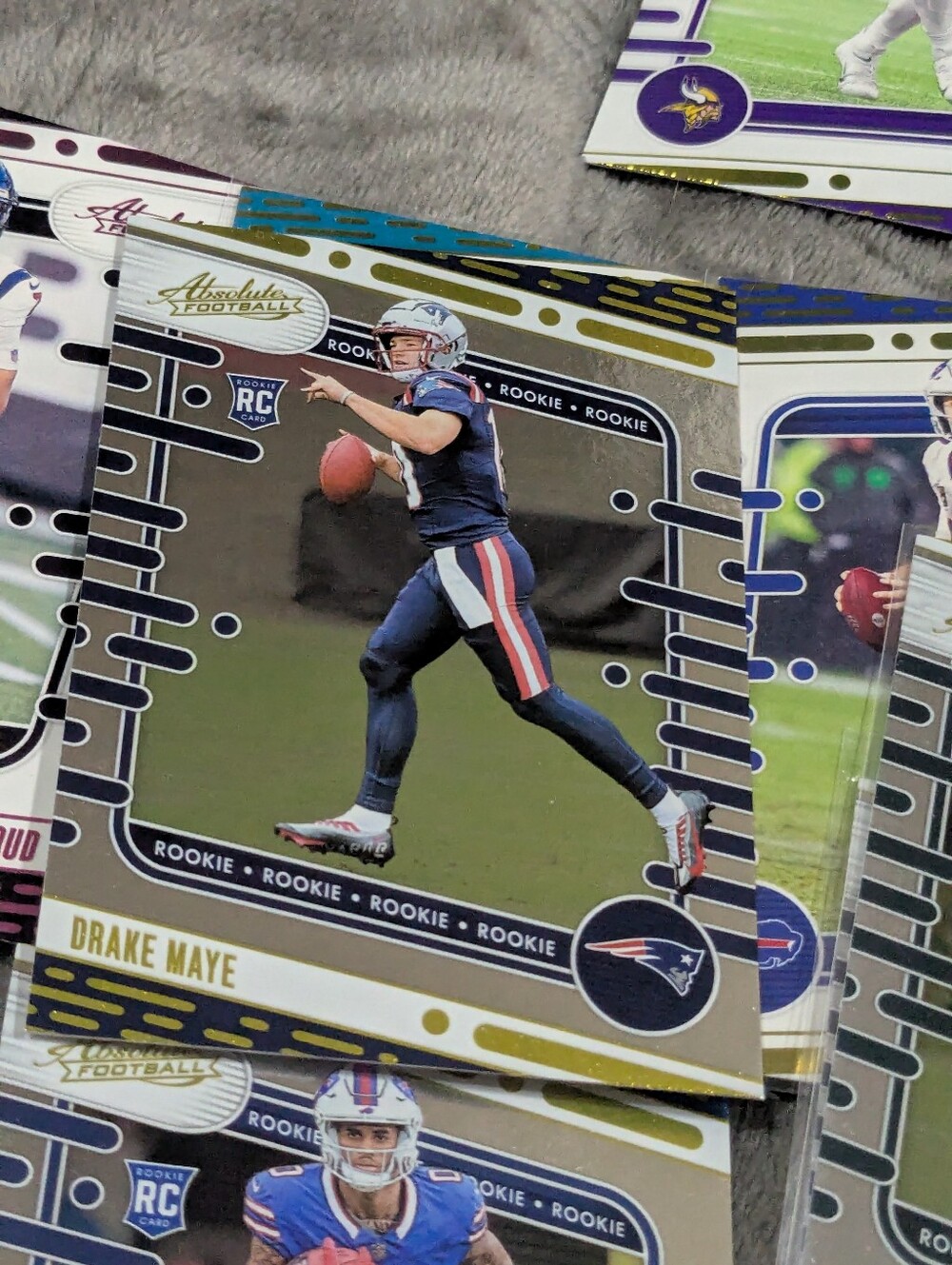 Drake Maye Yellow Rookie Football Card - Picture 2 of 6